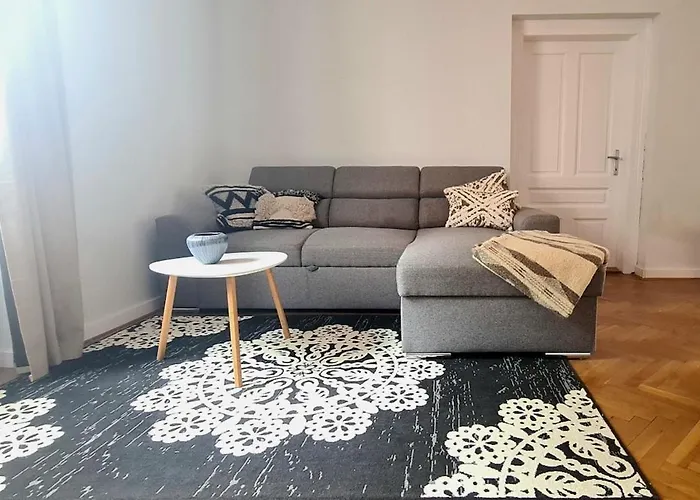 아파트 The Modern Antique *