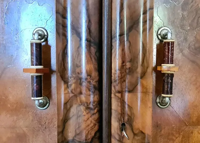 아파트 The Modern Antique